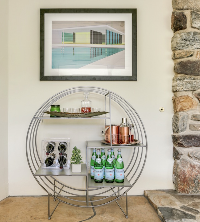 Blogger Nikki Prendergast's Palm Springs home featuring the "Refreshing Modernism" painting from Saatchi Art