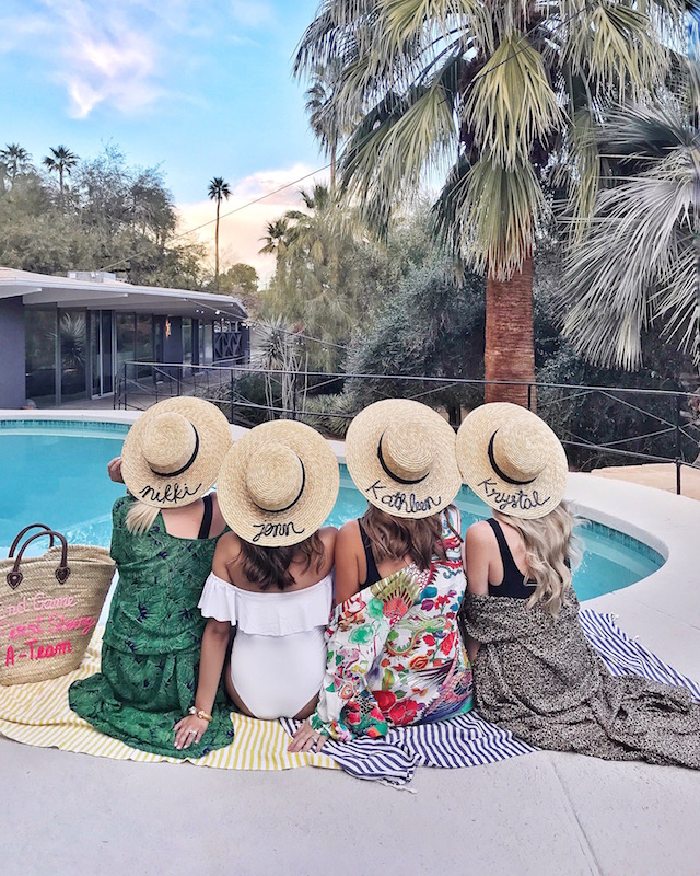 Fashion bloggers in Palm Springs
