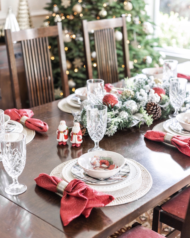 Holiday dining room decor | My Style Diaries blogger Nikki Prendergast