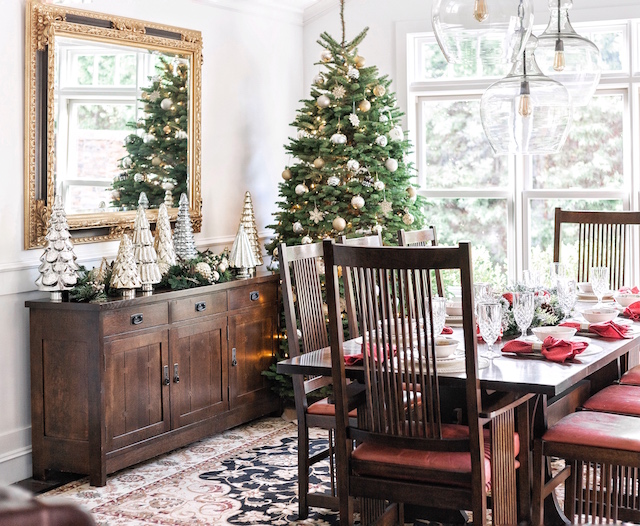 Holiday dining room decor | My Style Diaries blogger Nikki Prendergast